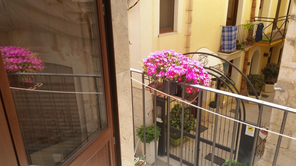 Gli Agrumi Rooms Trapani Bagian luar foto